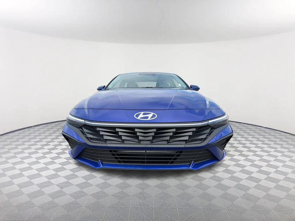 Used 2025 Blue Hyundai SE image 2