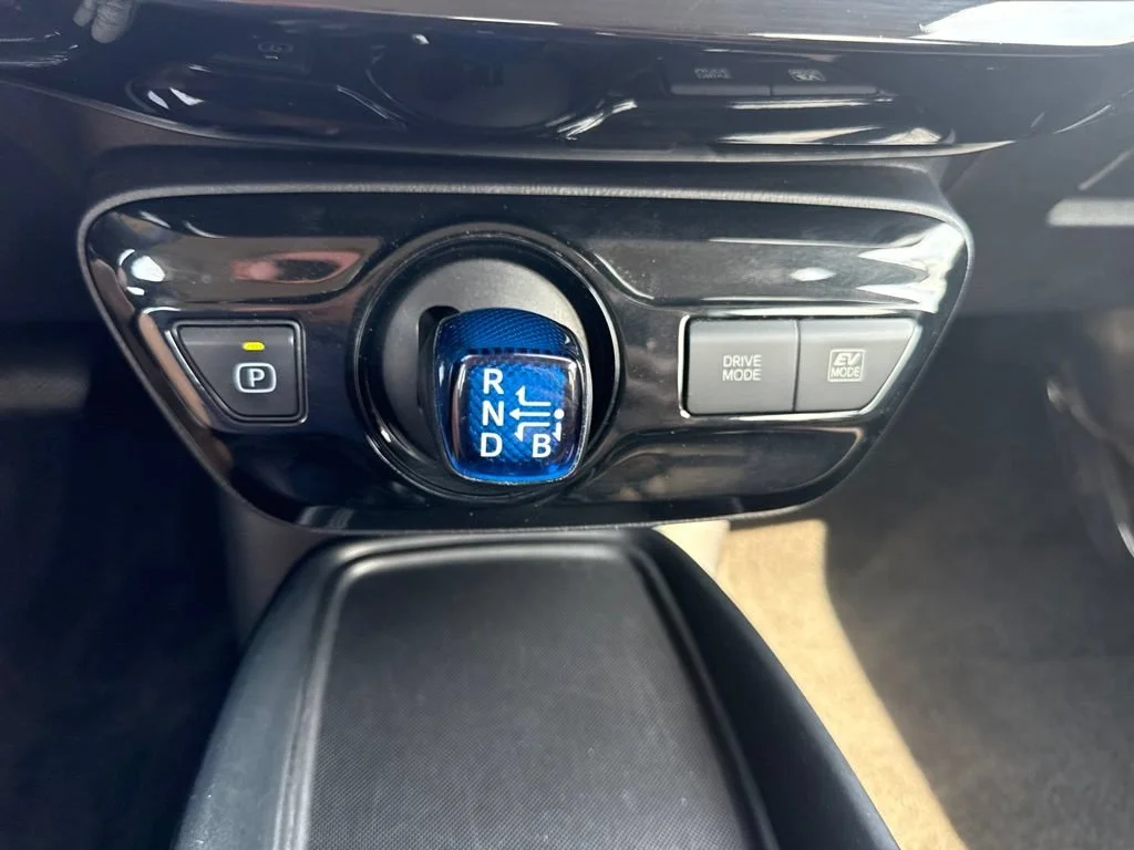 Used 2022 Silver Toyota L Eco image 16