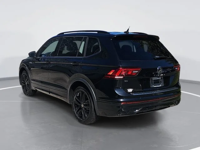 Used 2022 Black Volkswagen 2.0T SE R-Line Black image 5