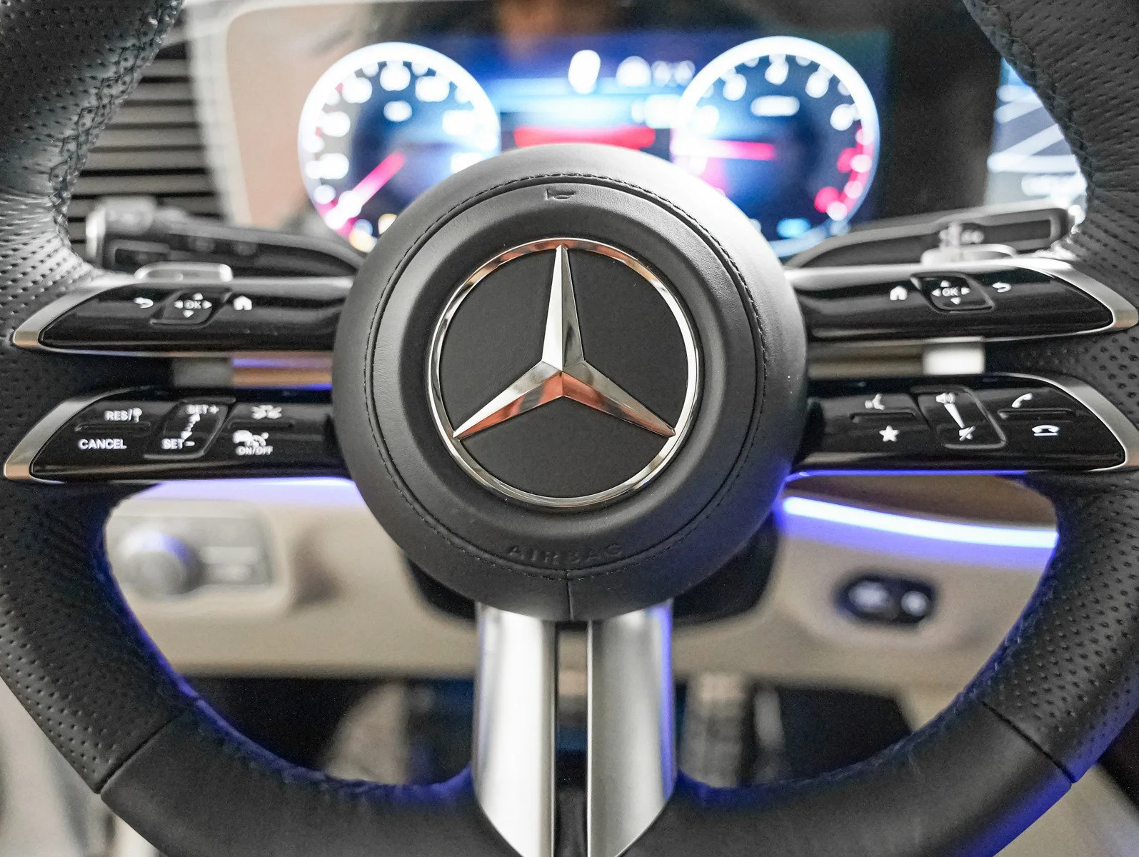 New 2026 Polar White Mercedes-Benz 4MATIC® image 16