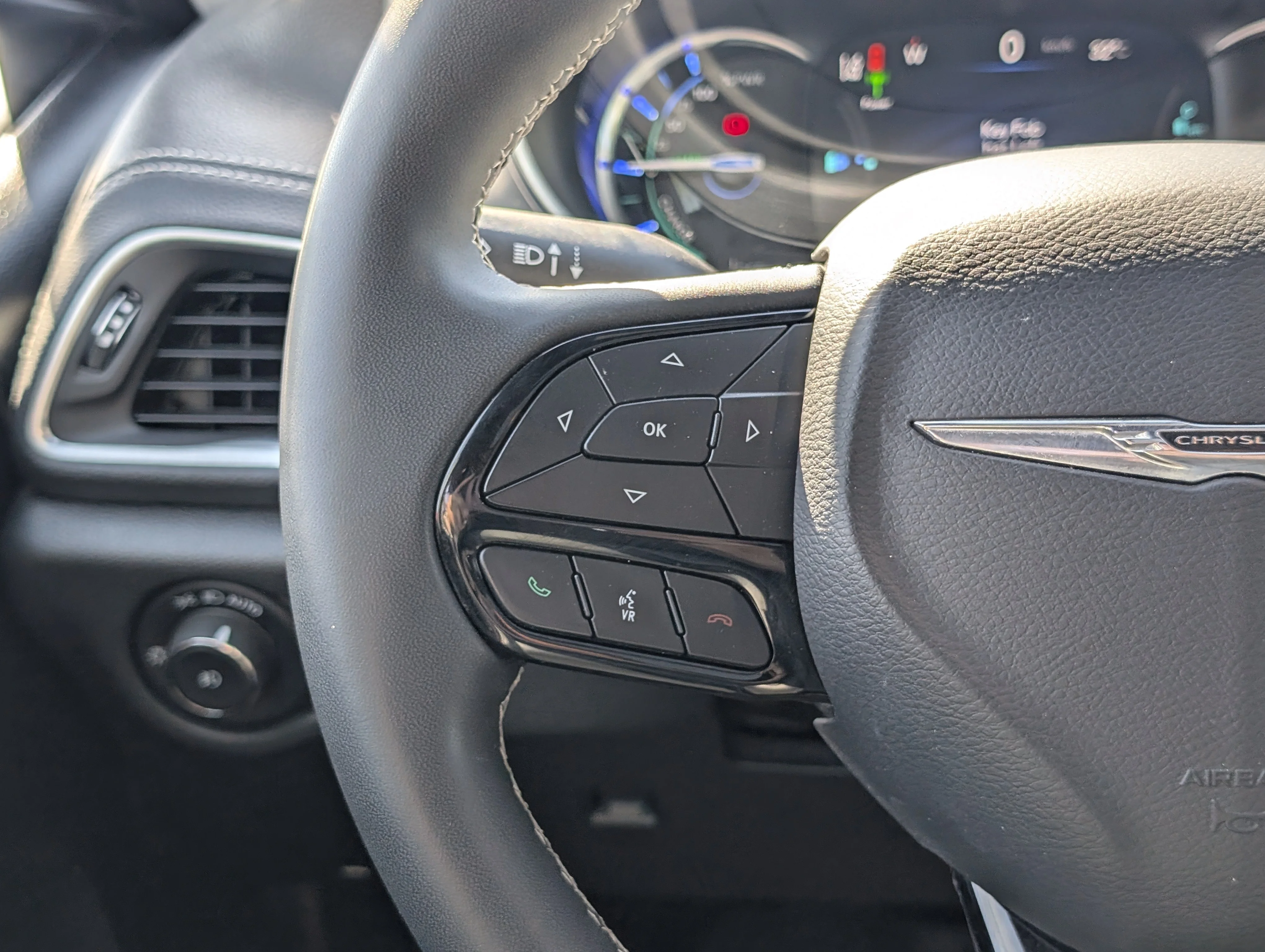 Used 2022 Ceramic Grey Chrysler Limited image 27