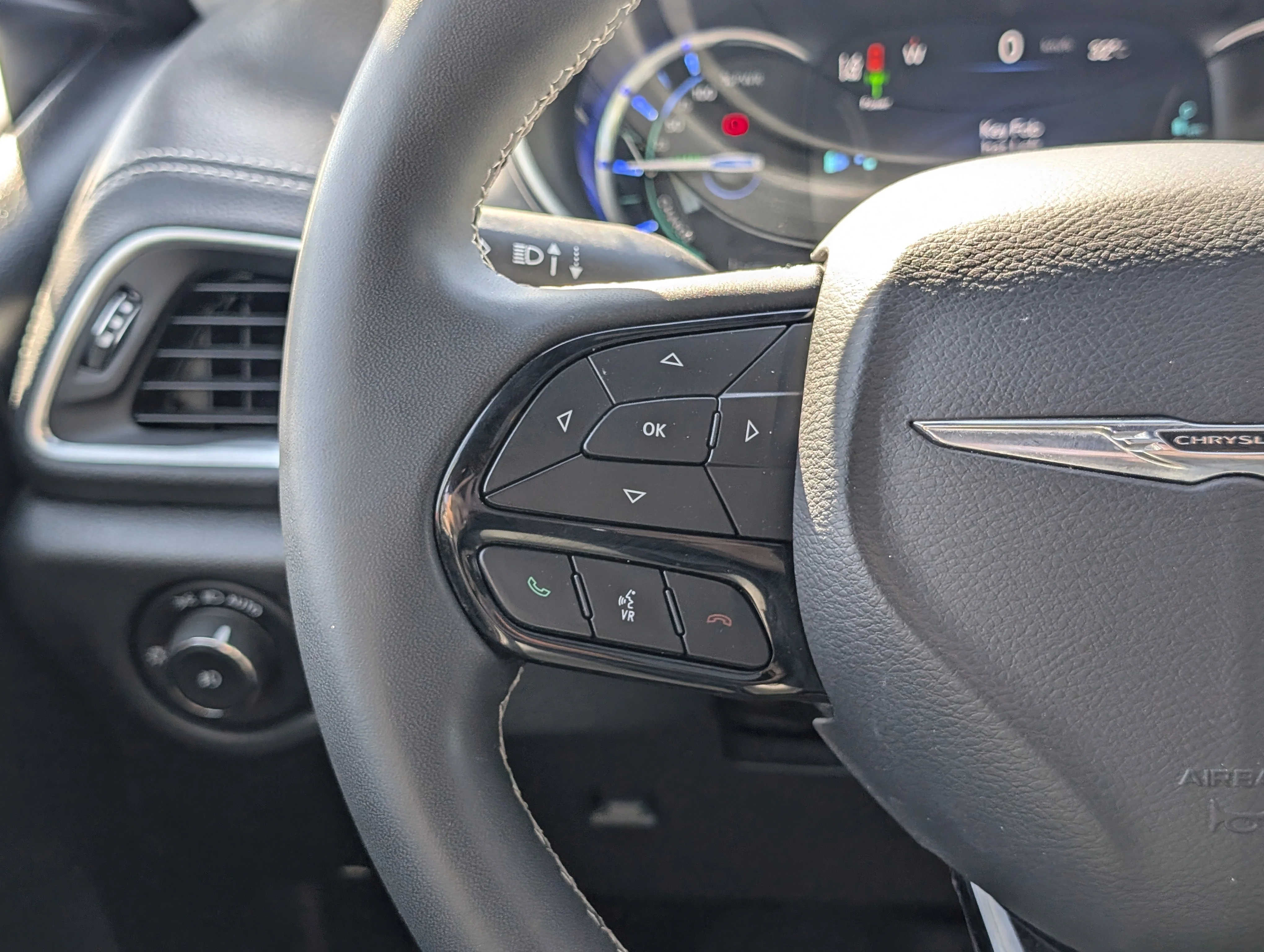 Used 2022 Ceramic Grey Chrysler Limited image 27