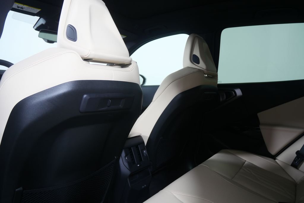 New 2026 Mineral White Metallic BMW 30 xDrive image 16