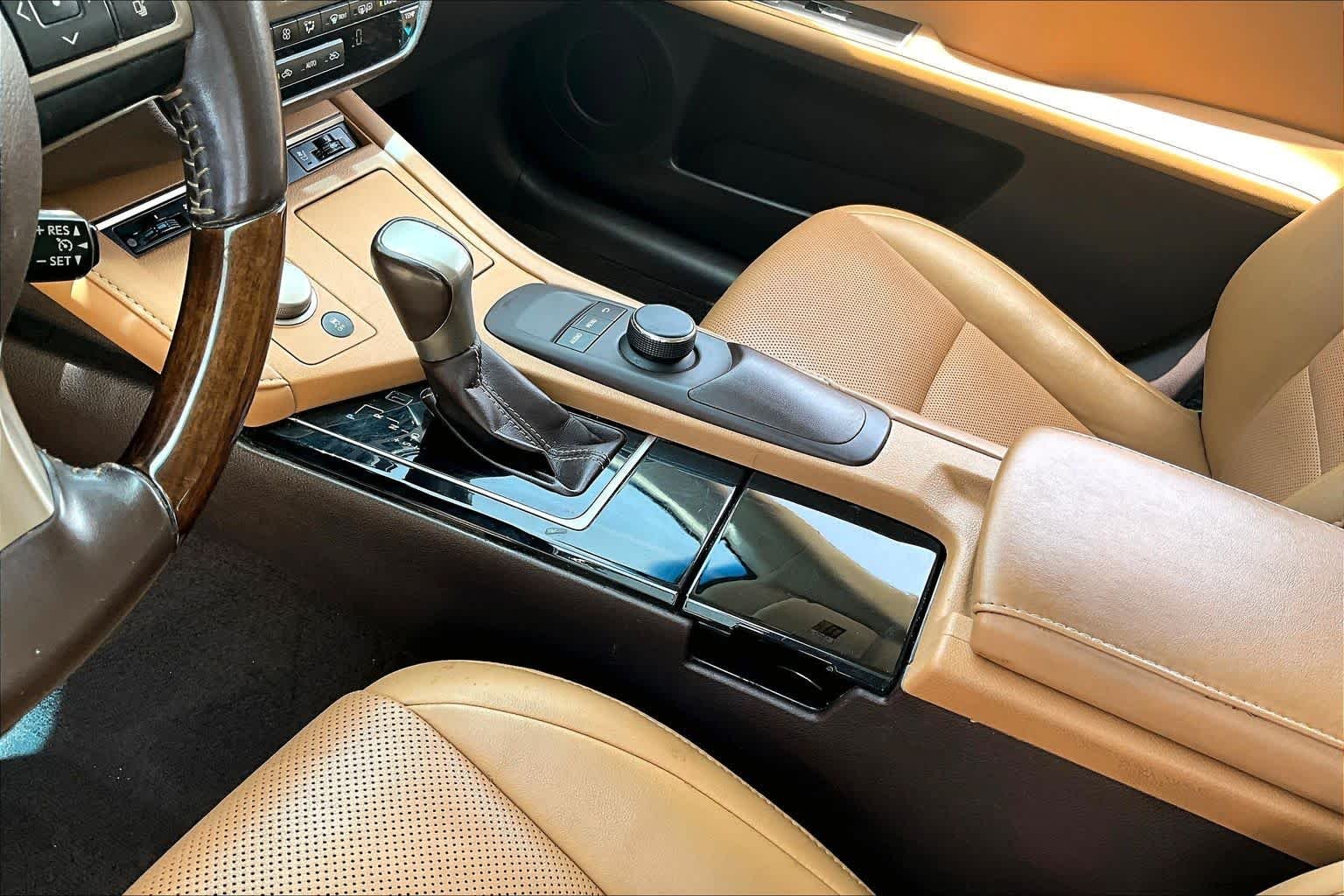 Used 2016 Atomic Silver Lexus  image 14