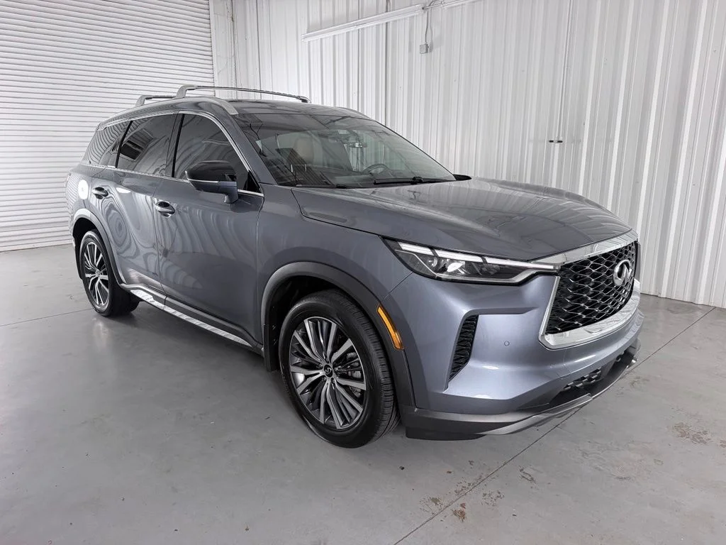 Used 2024 Blue INFINITI Sensory image 3