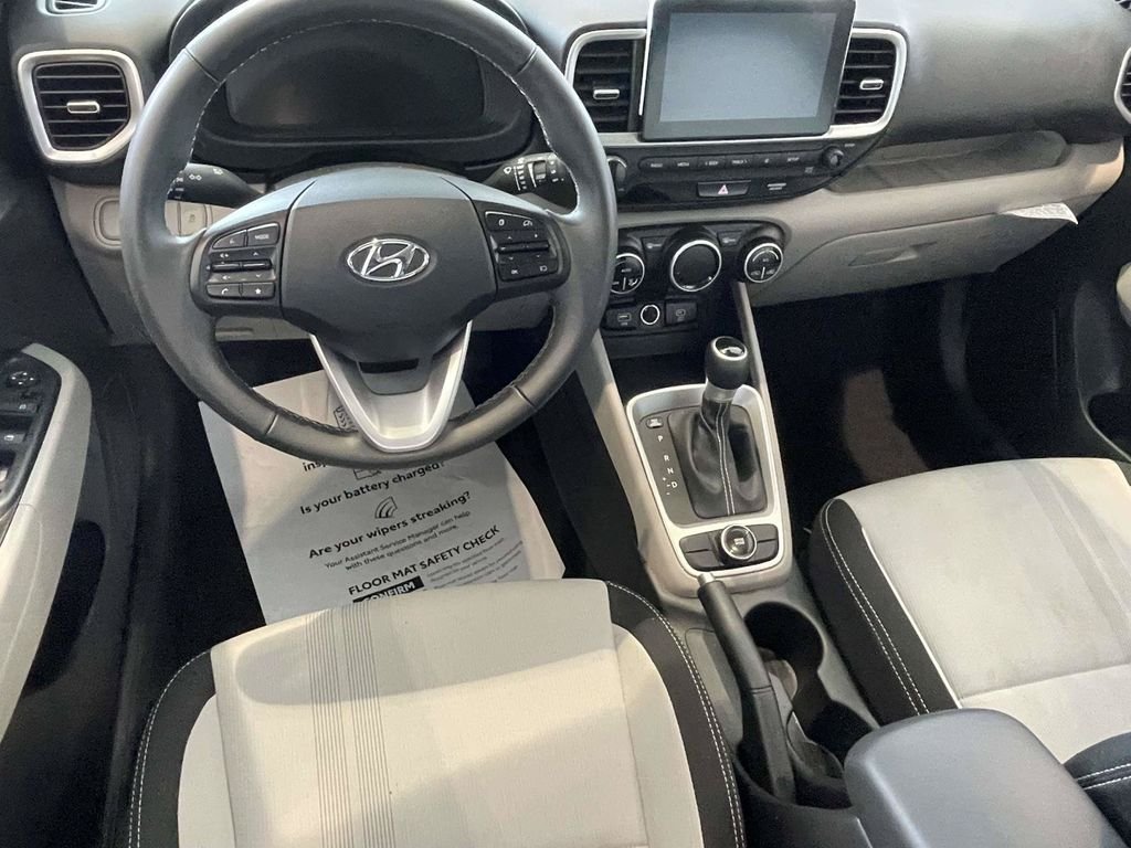 2025 Hyundai Venue SEL - Photo 9