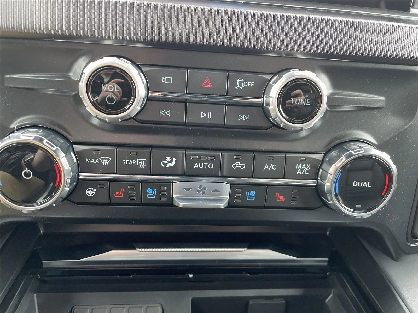 New 2026 Star White Metallic Tri-Coat Ford Platinum image 31