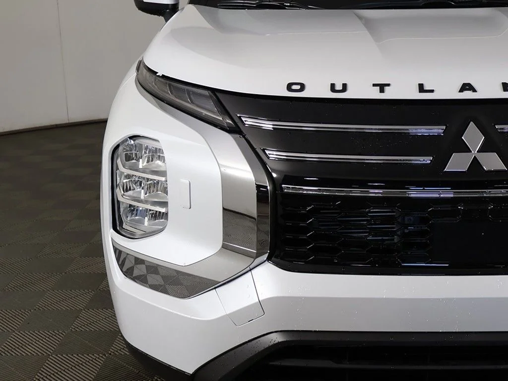 New 2026 White Mitsubishi ES image 14
