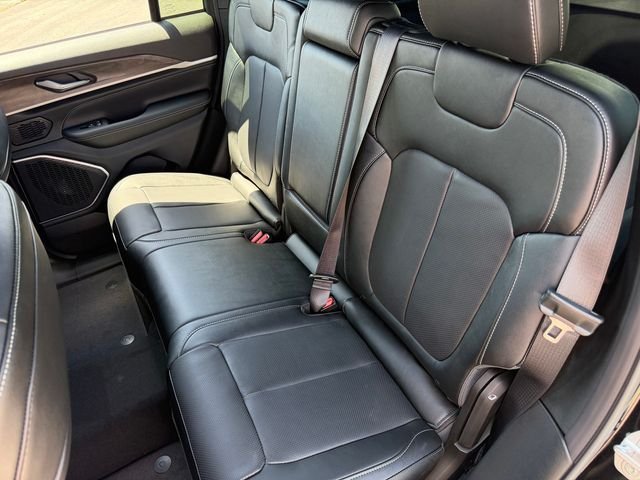 New 2026 Diamond Black Crystal Pearl-Coat Exterior Paint Jeep Limited Reserve image 18
