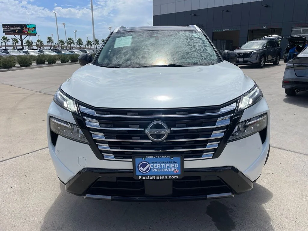 Used 2024 White Nissan Platinum image 2