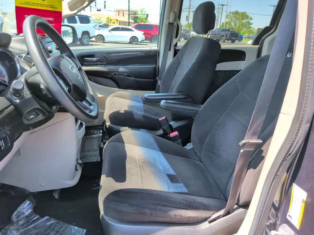 Used 2014 Gray Dodge SXT image 17