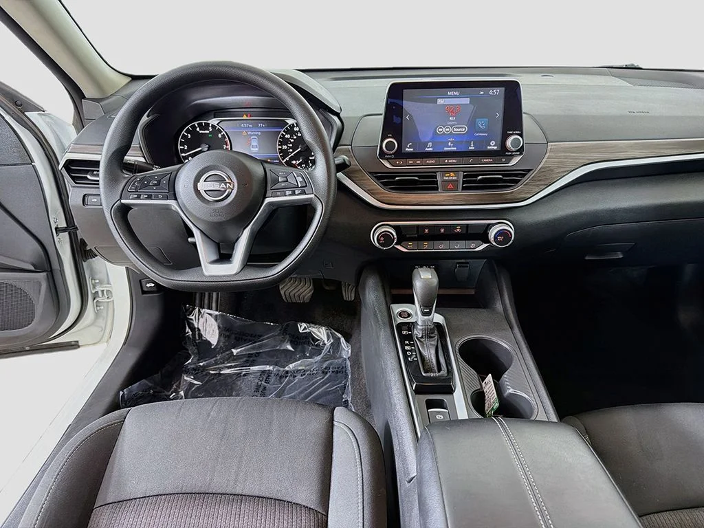 Used 2025 Glacier White Nissan 2.5 SV image 24