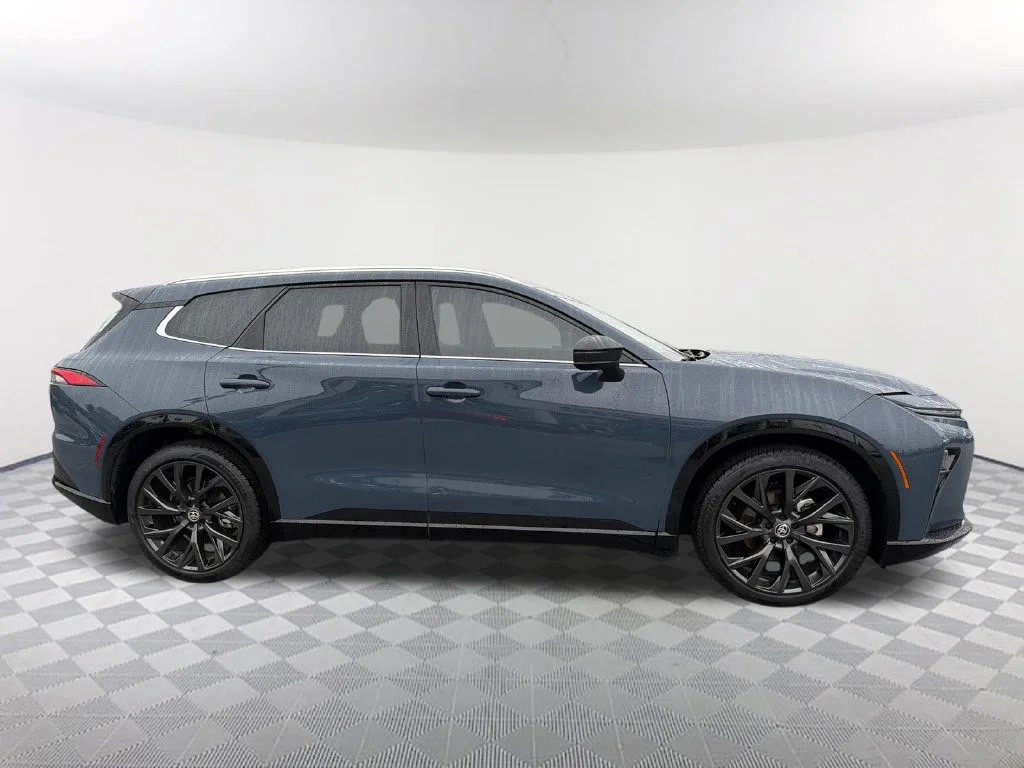 Used 2025 White Toyota Limited image 4