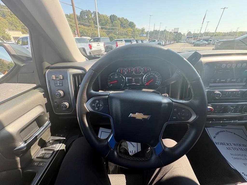 Used 2018 GRAPHITE METALLIC Chevrolet LT image 13