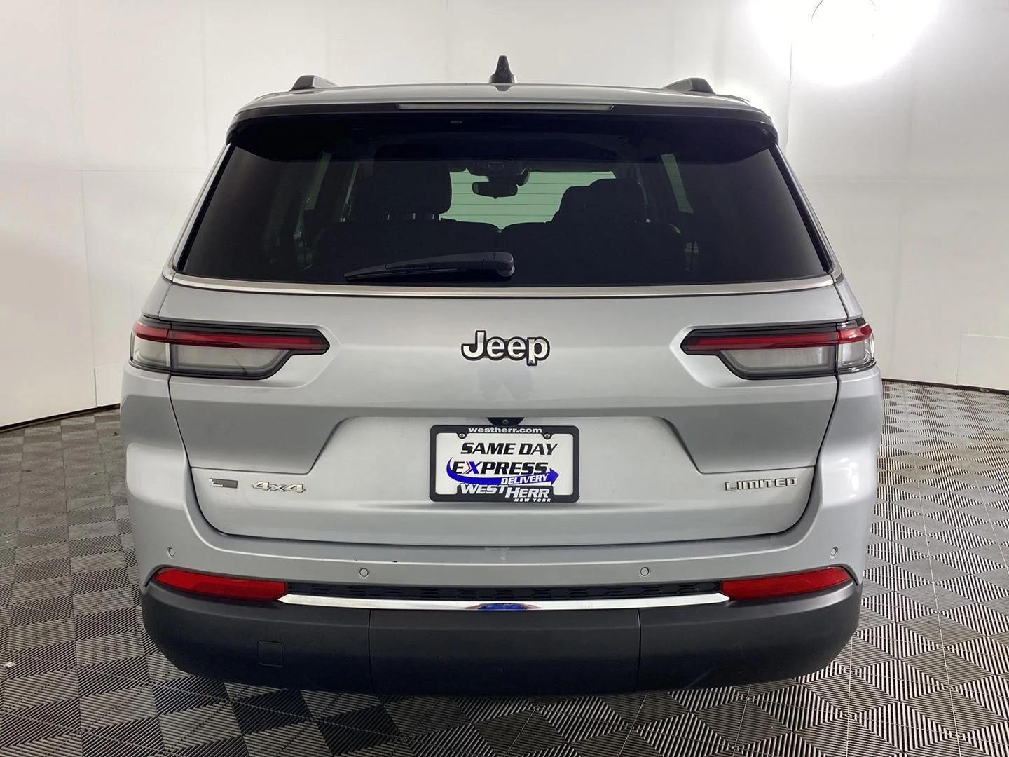 Used 2021 Silver Zynith Jeep Limited image 6