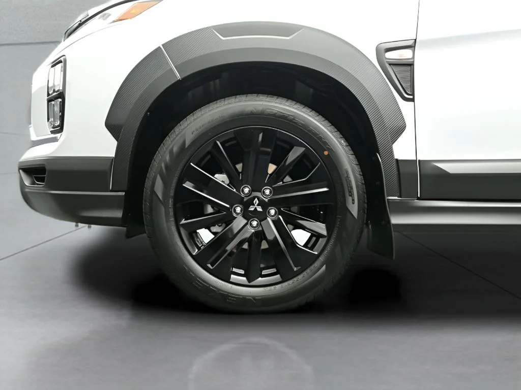 New 2026 White Diamond Mitsubishi Trail Edition image 9