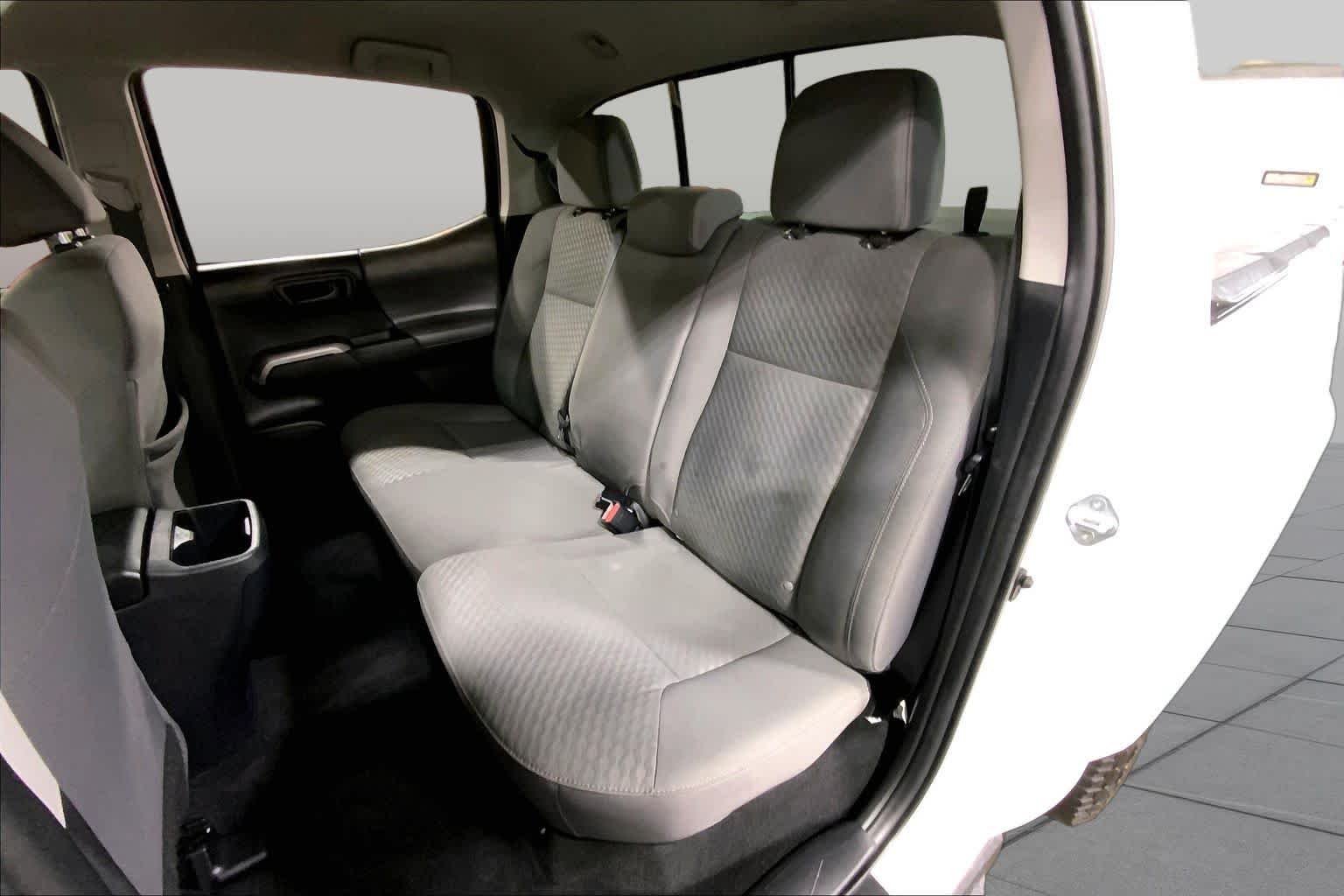 Used 2022 White Toyota SR5 image 21