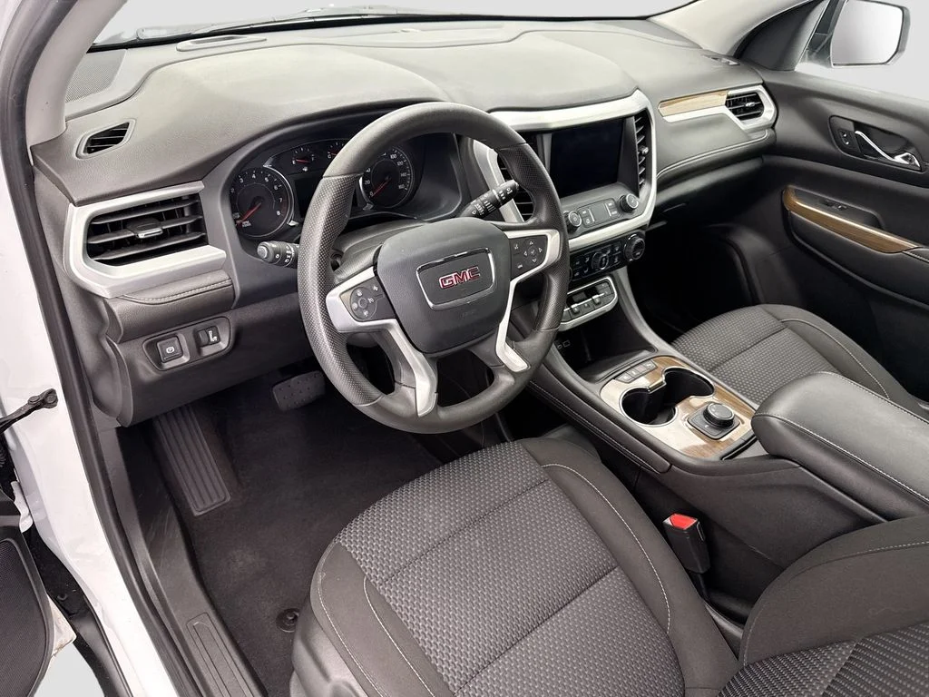 Used 2023 White GMC SLE image 9