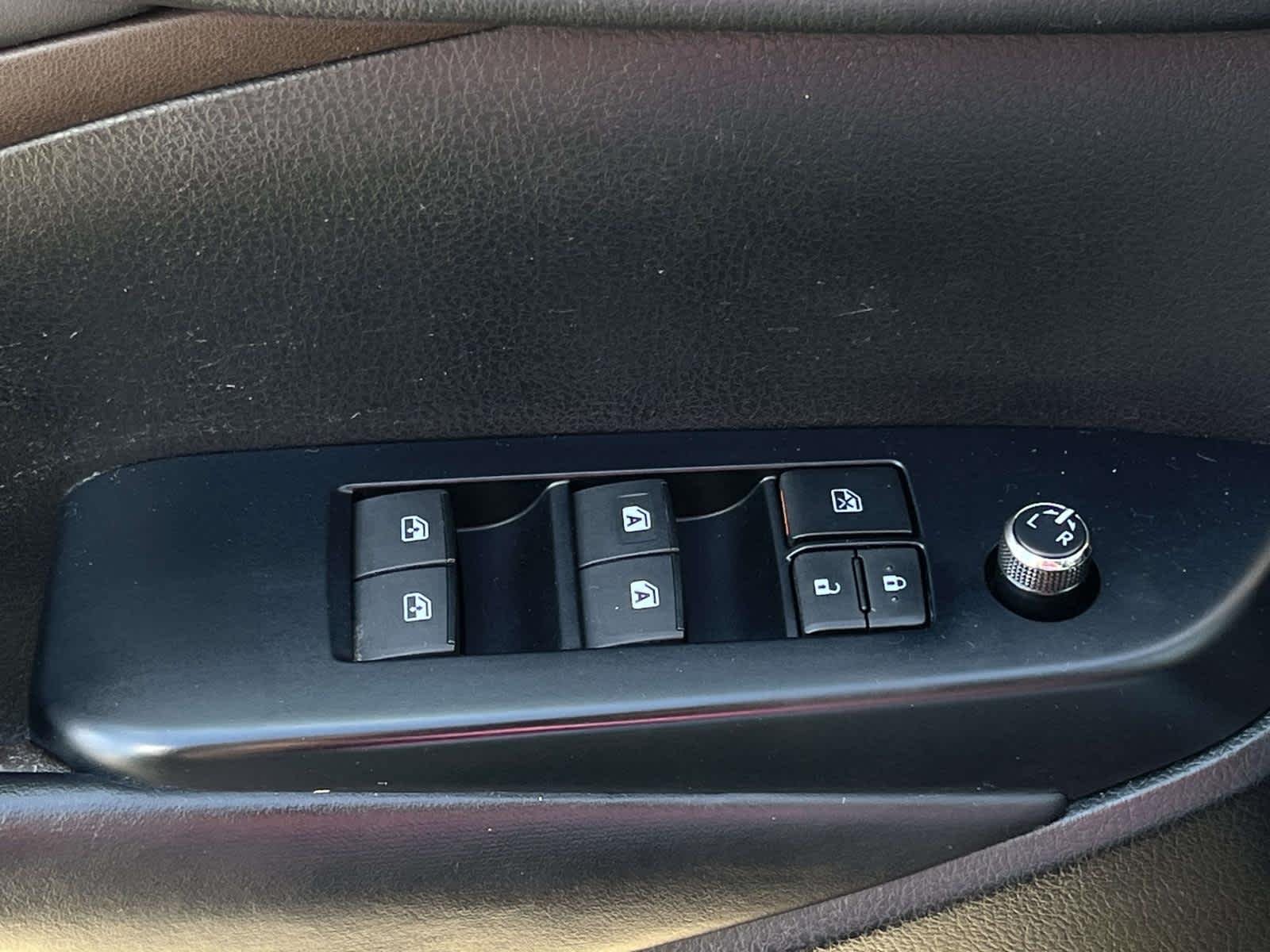 Used 2017 Predawn Gray Mica Toyota XLE image 36
