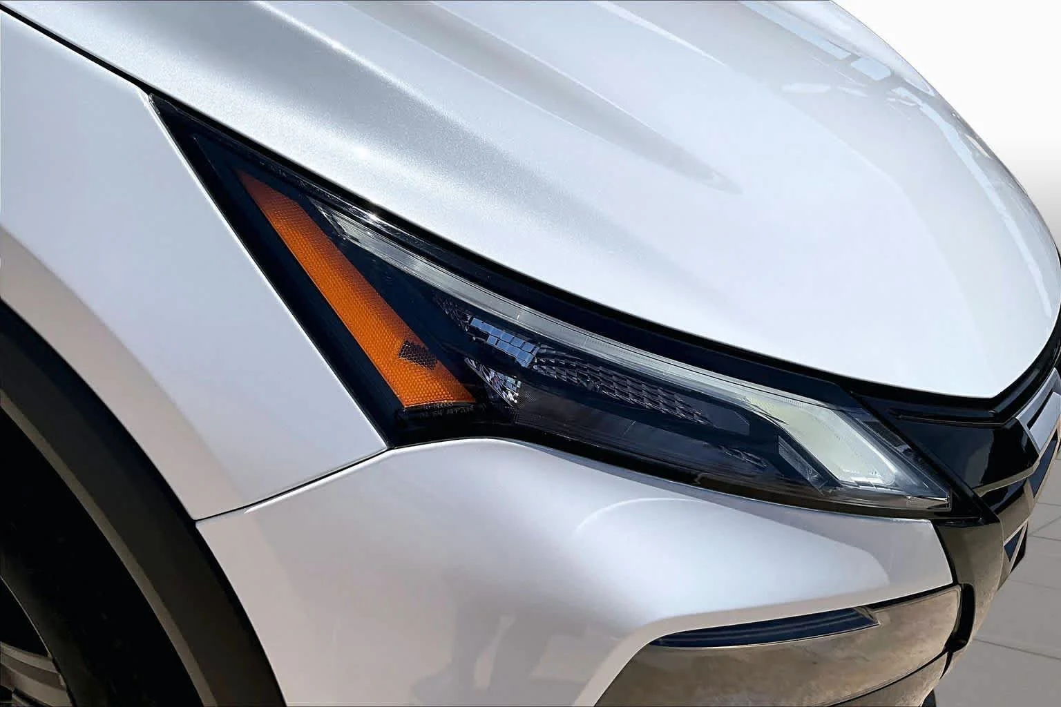 Used 2025 Everest White Pearl Nissan Rock Creek image 27