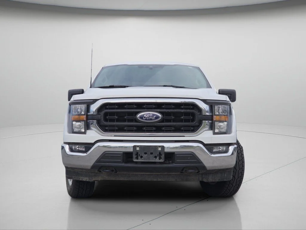 Certified Used 2023 Oxford White Ford XLT image 3