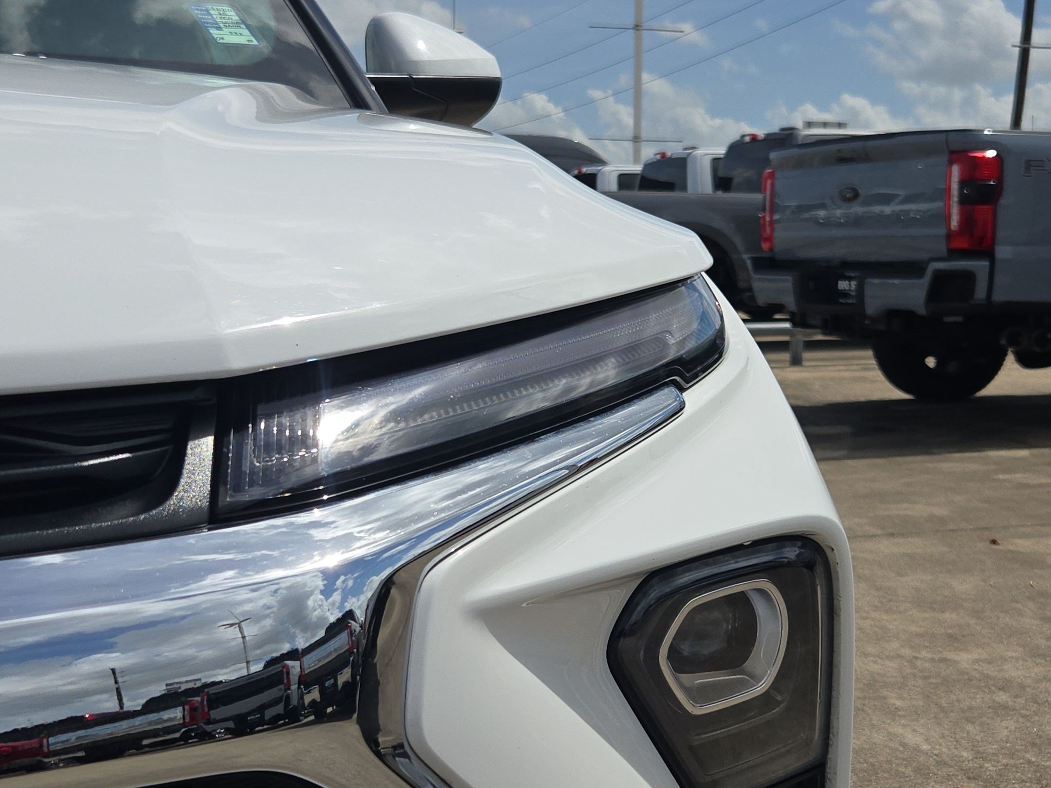 Used 2025 Summit White Chevrolet LT image 9