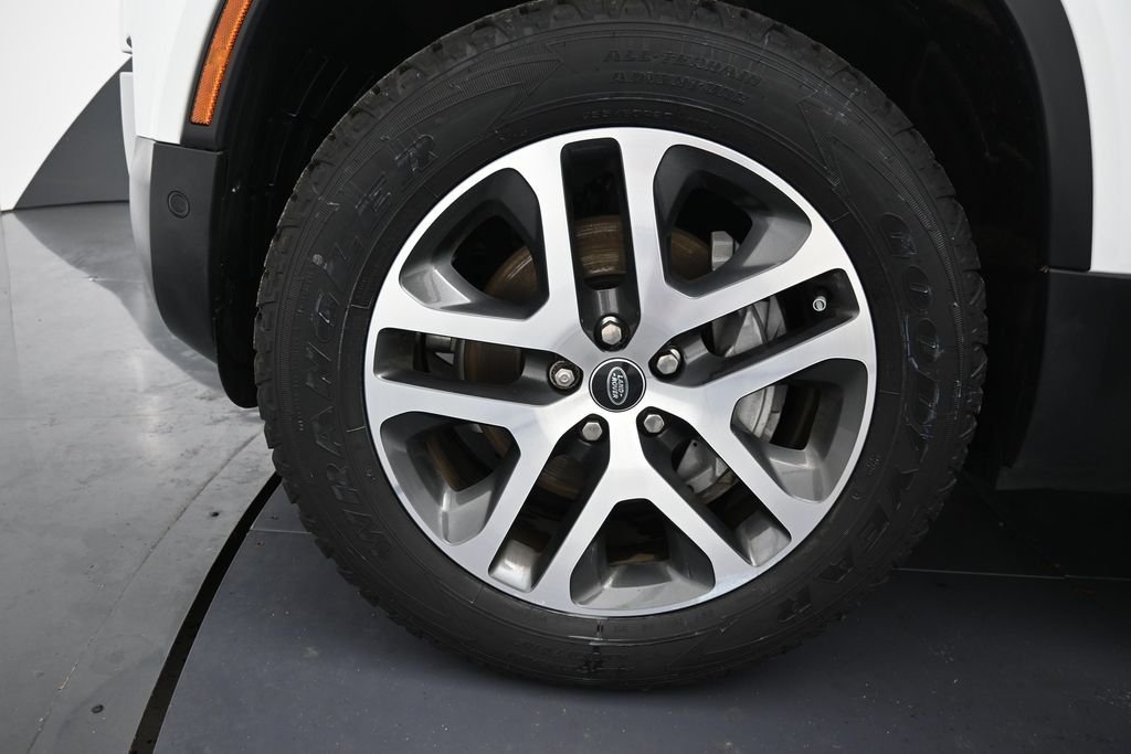 Used 2024 Fuji White Land Rover S image 30