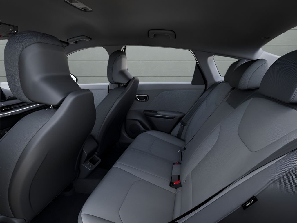 Used 2025 White Kia LXS image 18