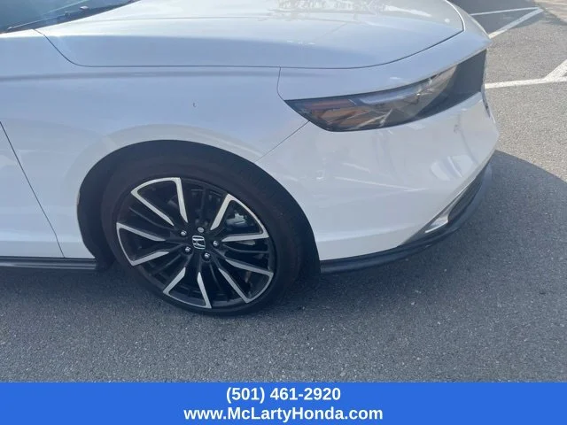 Used 2025 White Honda Touring image 11
