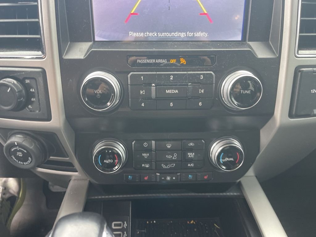 Used 2020 White Ford Lariat image 24