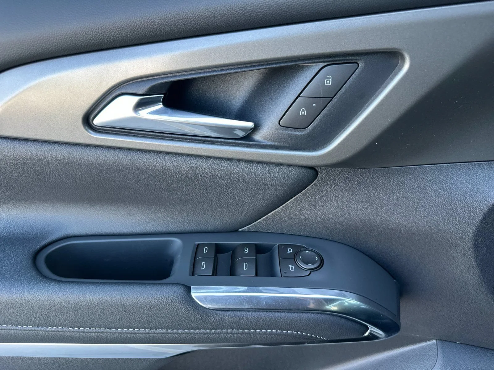 New 2026 Mosaic Black Metallic Chevrolet LT image 11