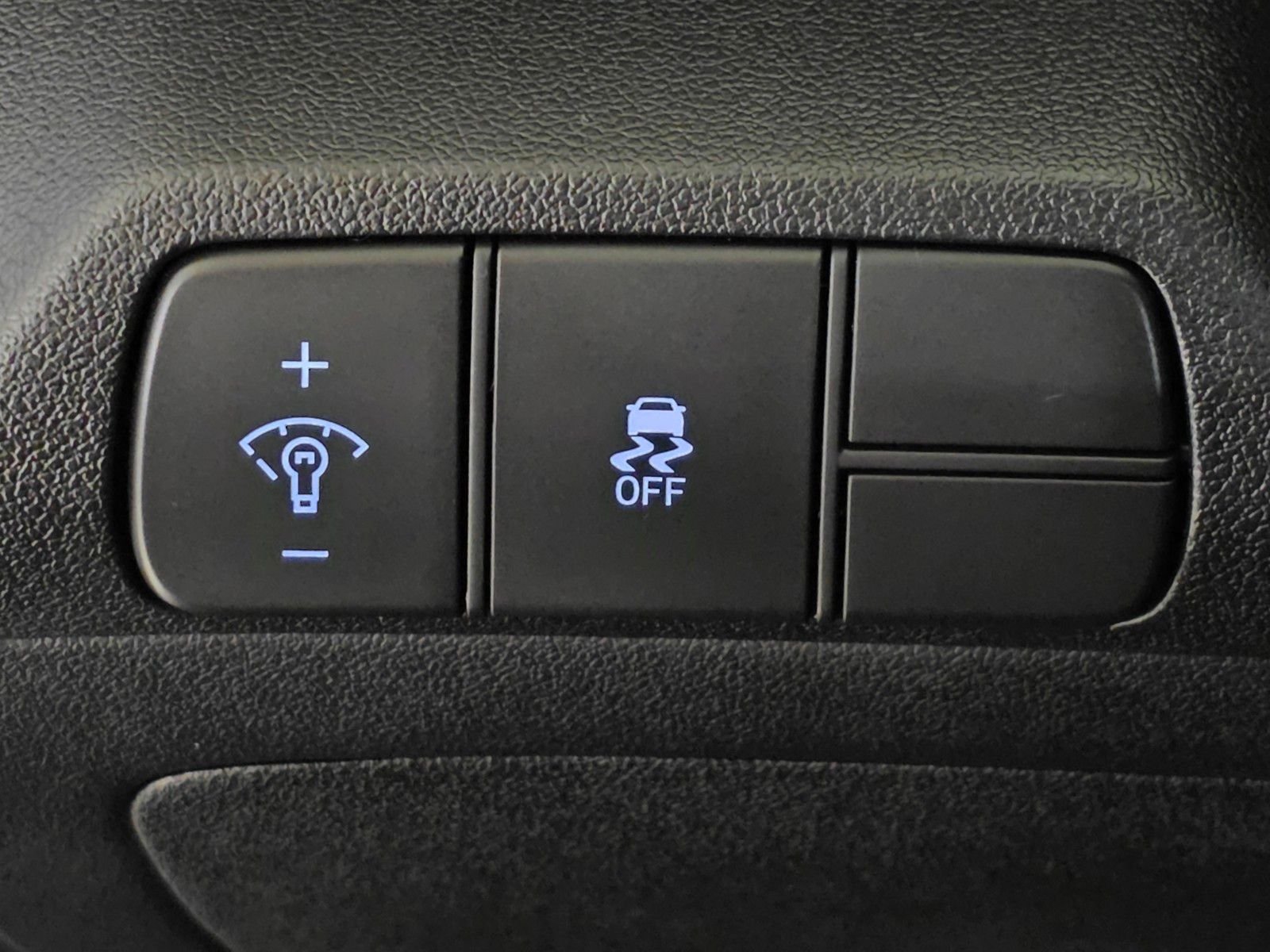 Certified Used 2025 Fluid Metal Hyundai SEL Sport image 32