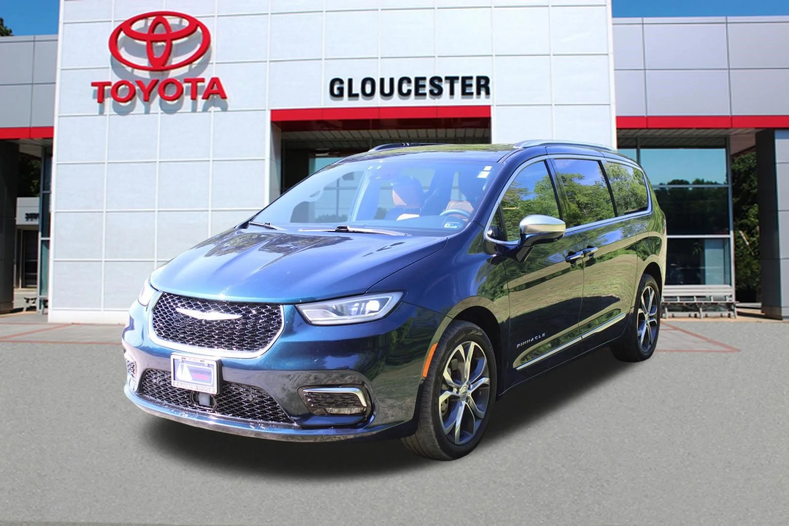 2022 Chrysler Pacifica Pinnacle's photo