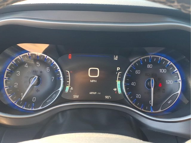 Used 2024  Chrysler Touring L image 9