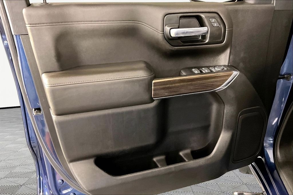 Used 2022 Blue Chevrolet LT image 18
