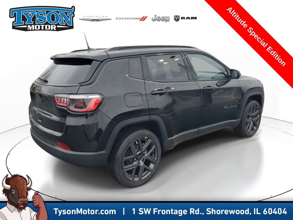 New 2026 Diamond Black Crystal Pearlcoat Jeep Latitude image 4