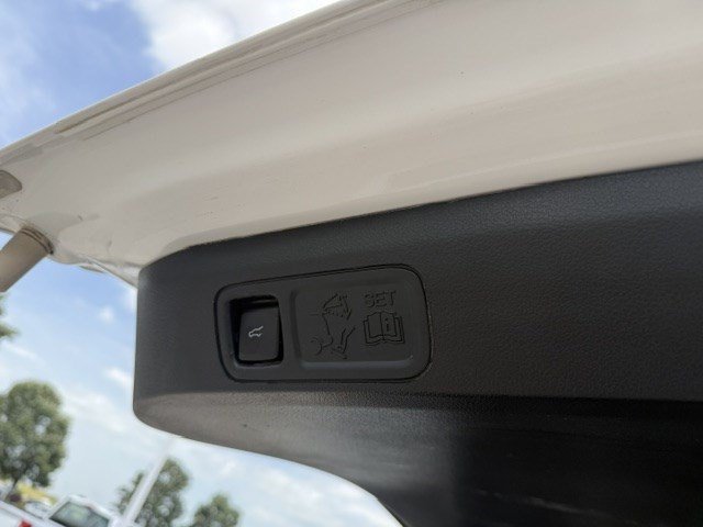 Used 2021 White Metallic Ford XLT image 31