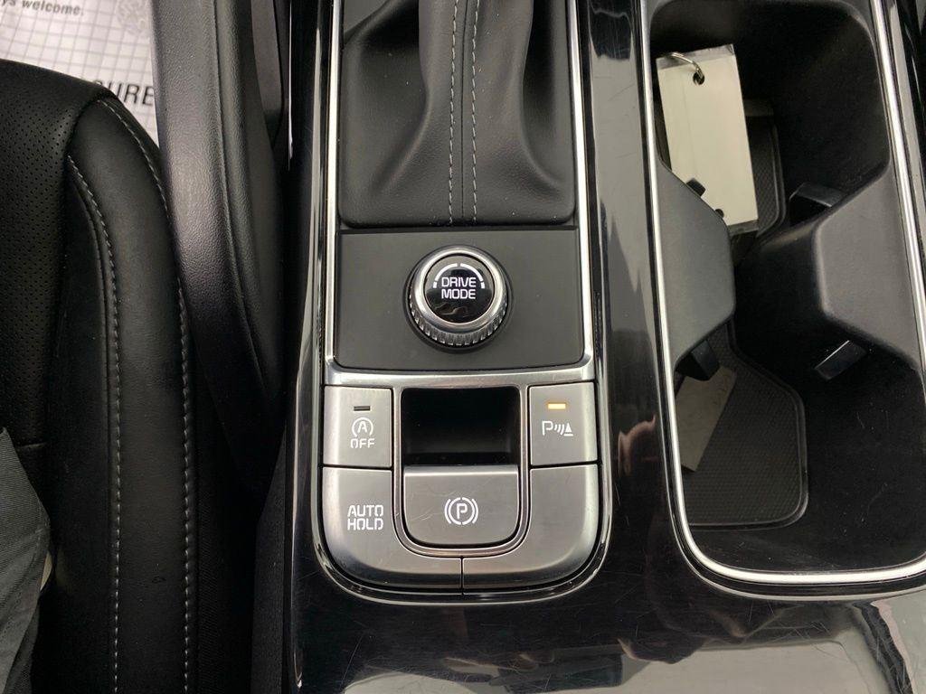 Used 2025 White Pearl Kia S image 25