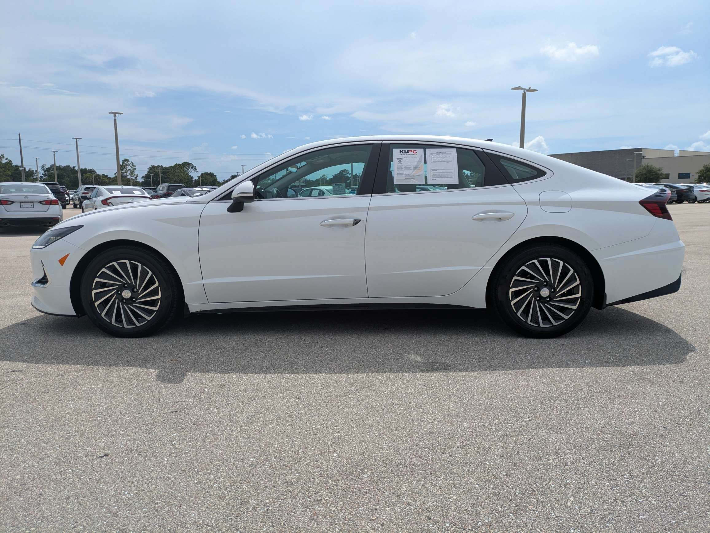 Used 2021 Hyper White Hyundai SEL image 8