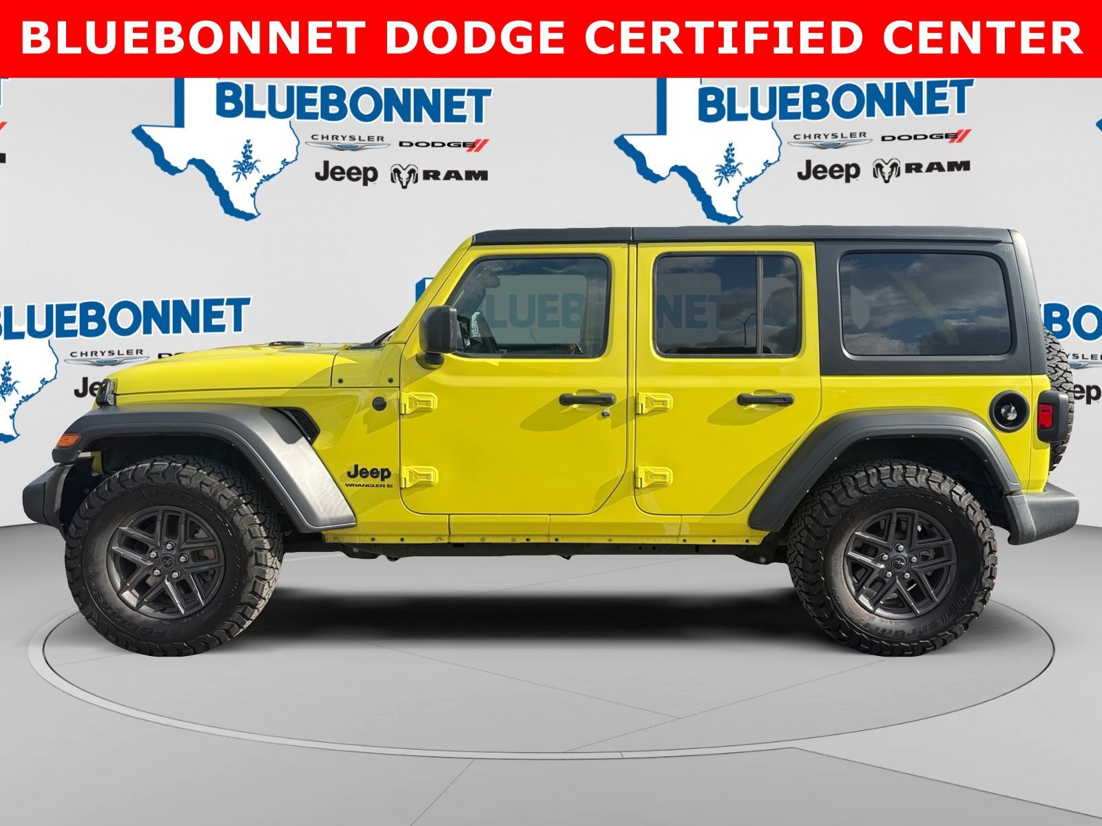 Used 2024 High Velocity Clearcoat Jeep Sport S image 8
