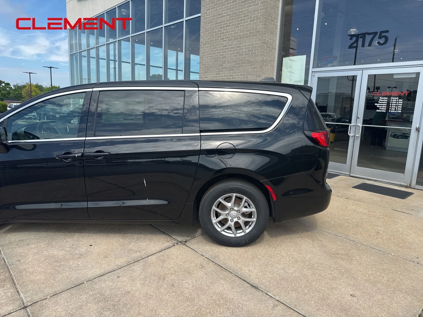 New 2026 Diamond Black Crystal Pearl-Coat Exterior Paint Chrysler LX image 6