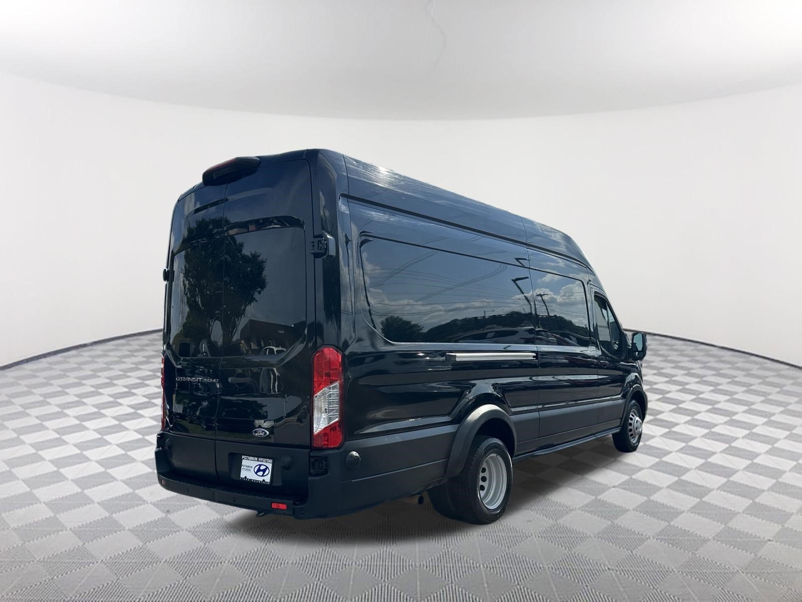 Used 2024 Agate Black Metallic Ford Base image 5