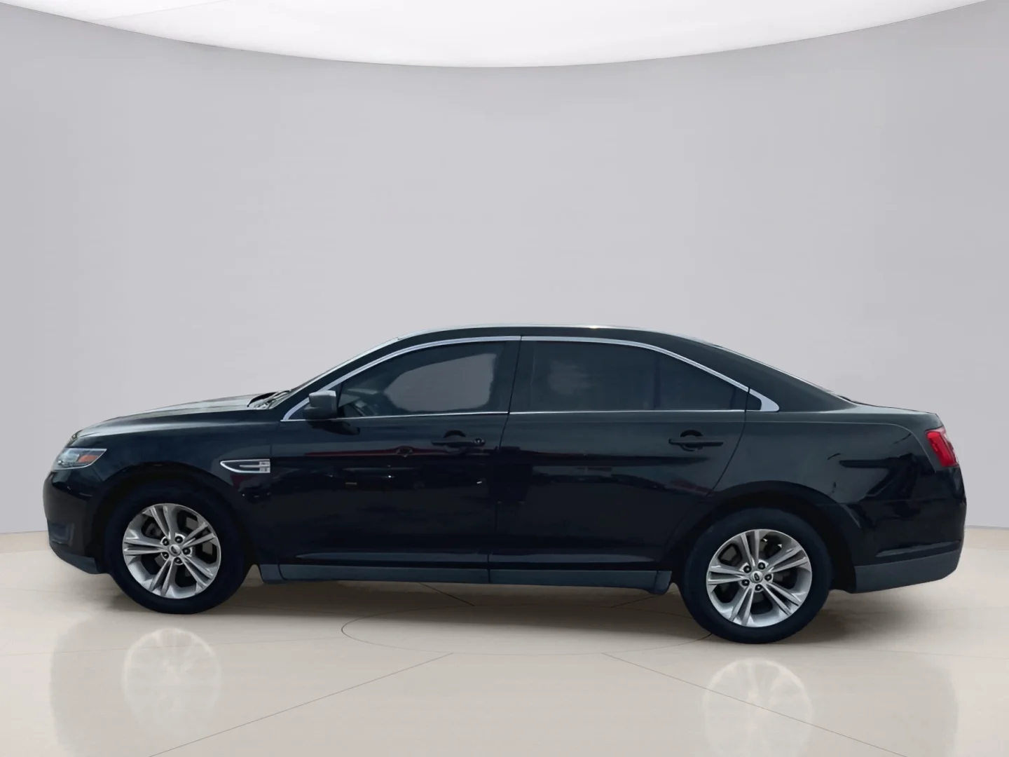 Used 2018 Black Ford SE image 5