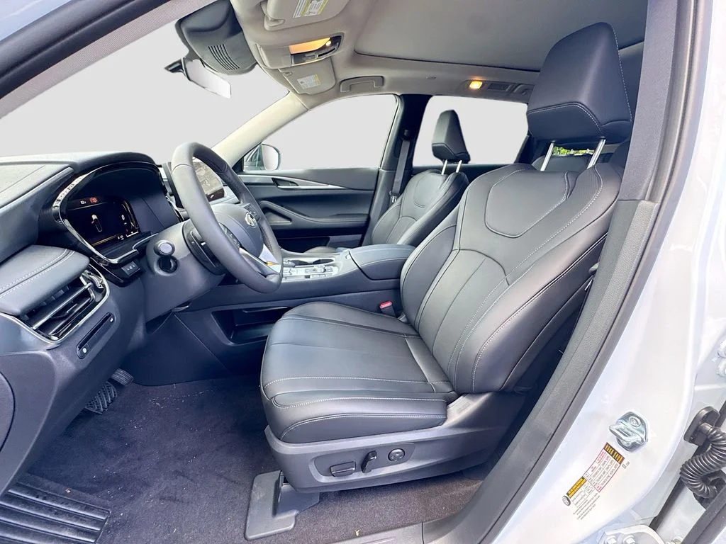 New 2027 RADIANT WHITE INFINITI Pure FWD image 21