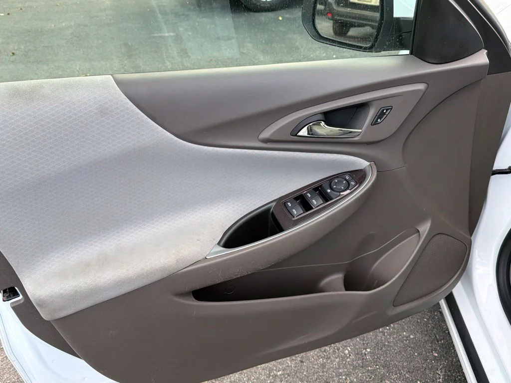 Used 2024 Summit White Chevrolet LT image 13