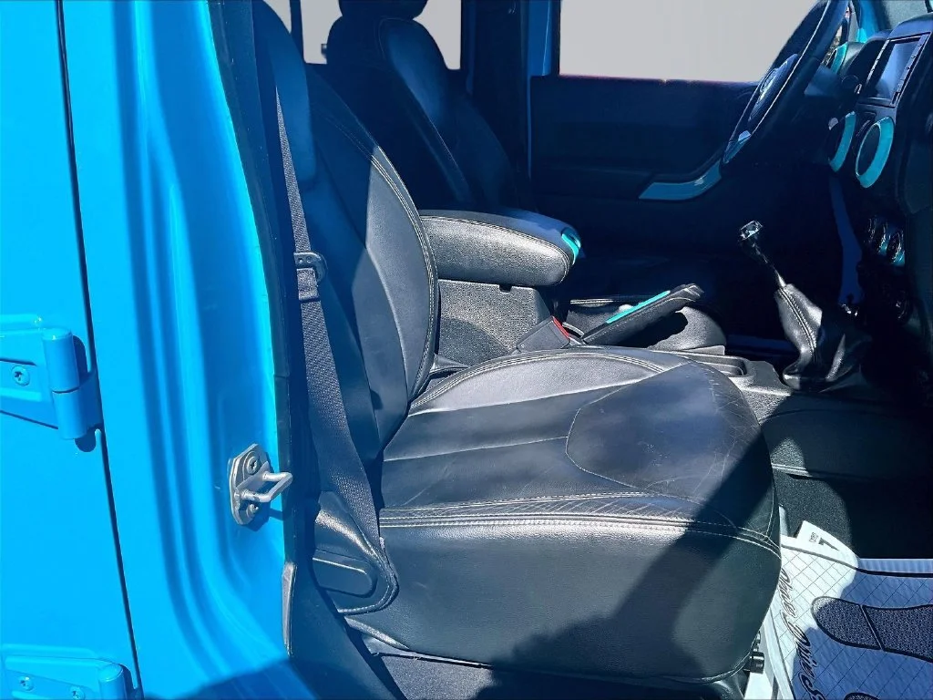 Used 2017 Blue Jeep Unlimited Sahara image 8