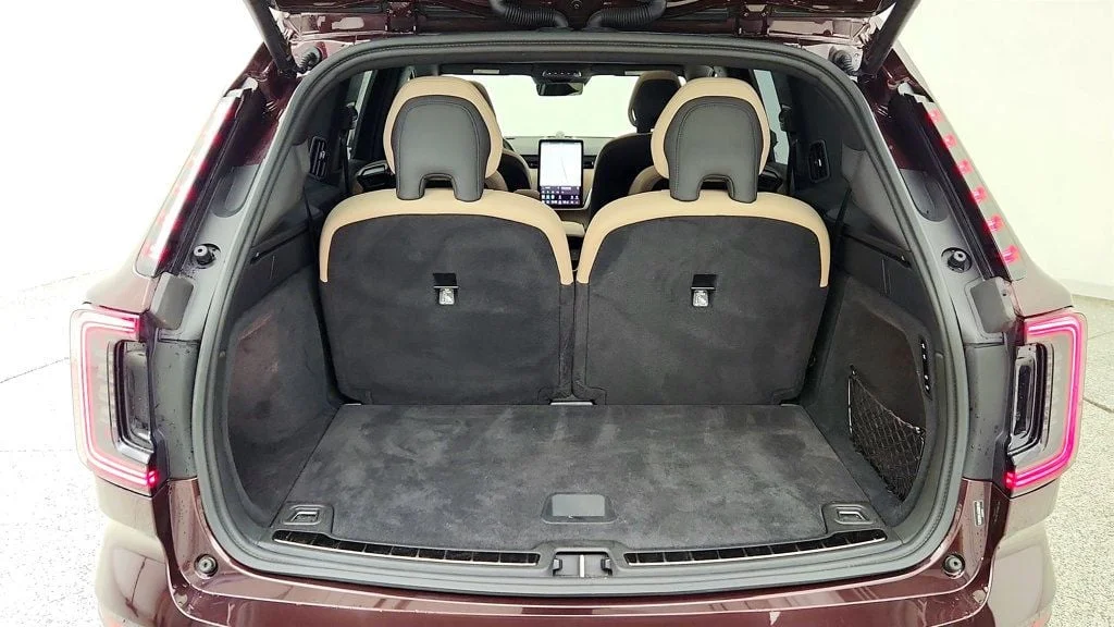 Used 2025 Mulberry Metallic Volvo Twin Motor Performance Ultra 6-Seater w/ Bowers & Wilkins Audio image 21