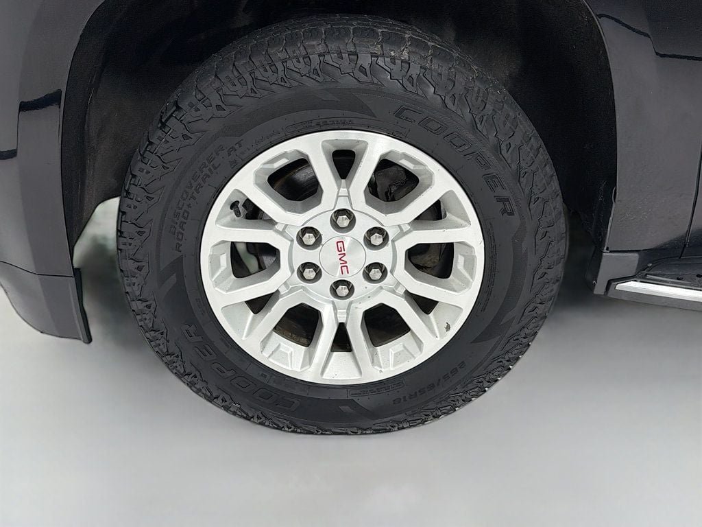 Used 2017 Onyx Black GMC 4WD 4dr SLT image 35
