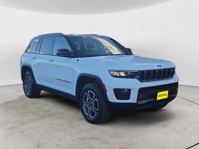 Used 2022 White Jeep Trailhawk image 7