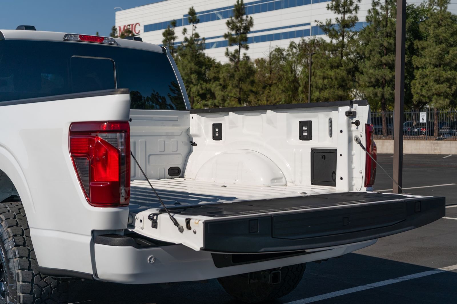 Used 2024 Oxford White Ford XLT image 20